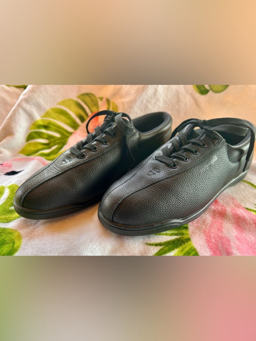Easy Spirit Women's AP1 Sport Lace Up Black Pebbled Leather Sneakers Size 9.5 US